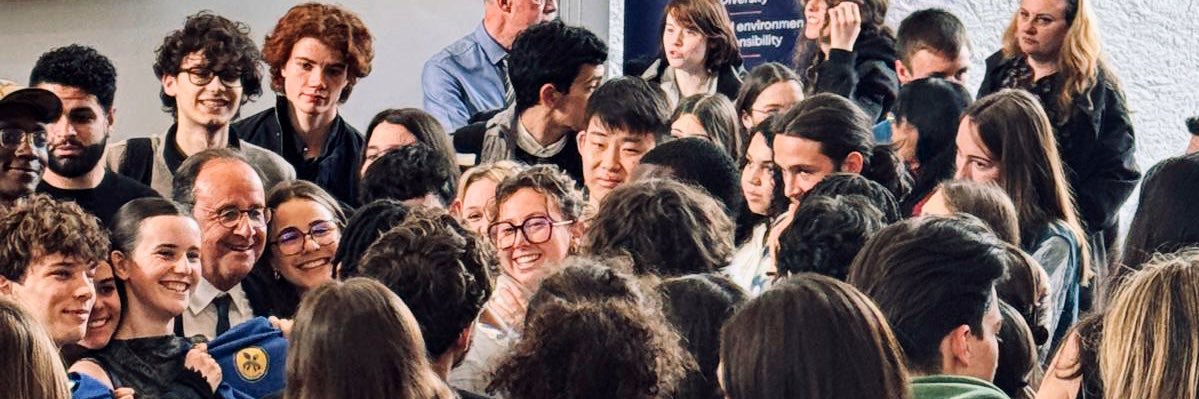 François Hollande banner