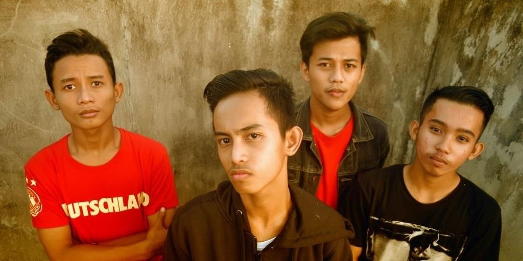 STREET TO WAR banner