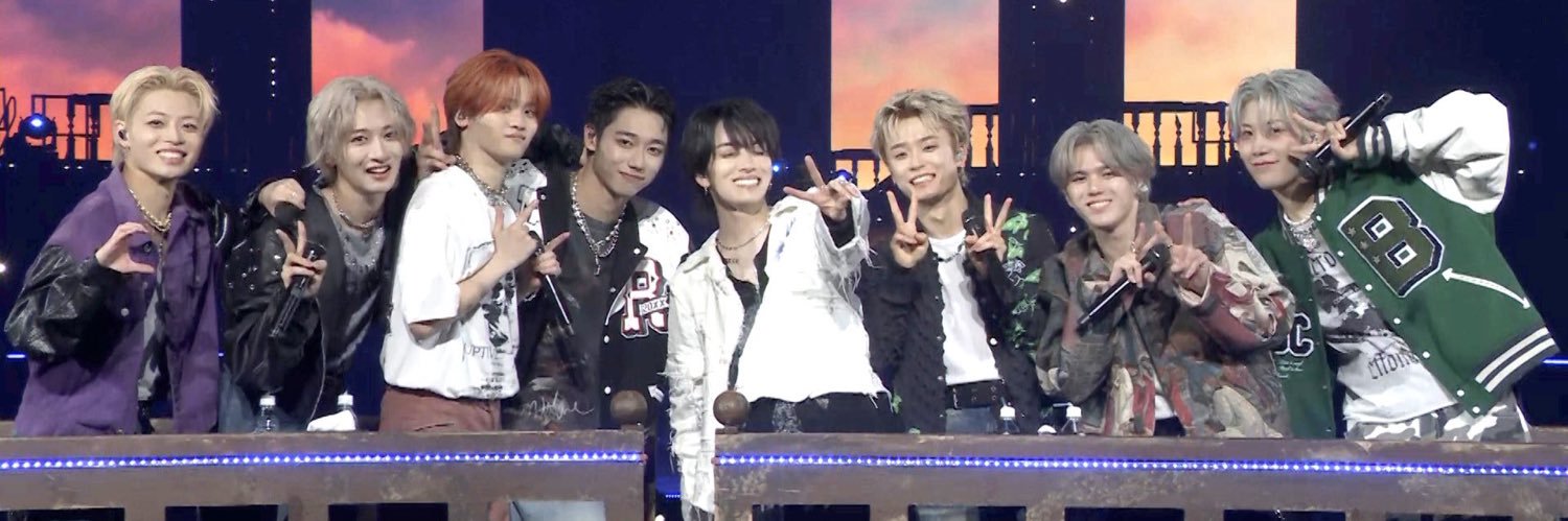 𝑀 banner