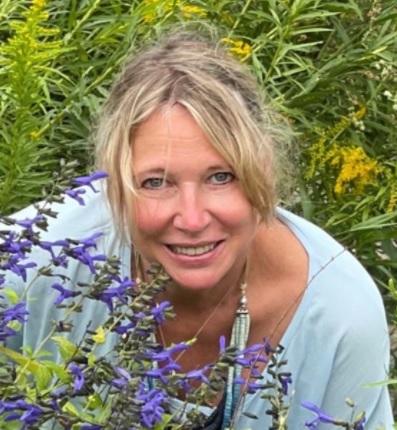 ursulaholl's profile banner image