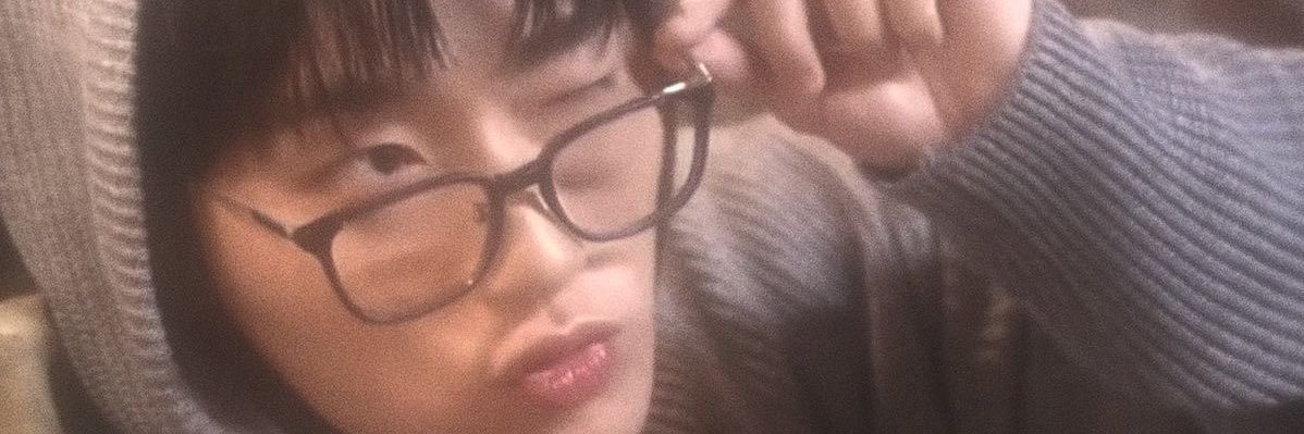 윤‘ banner