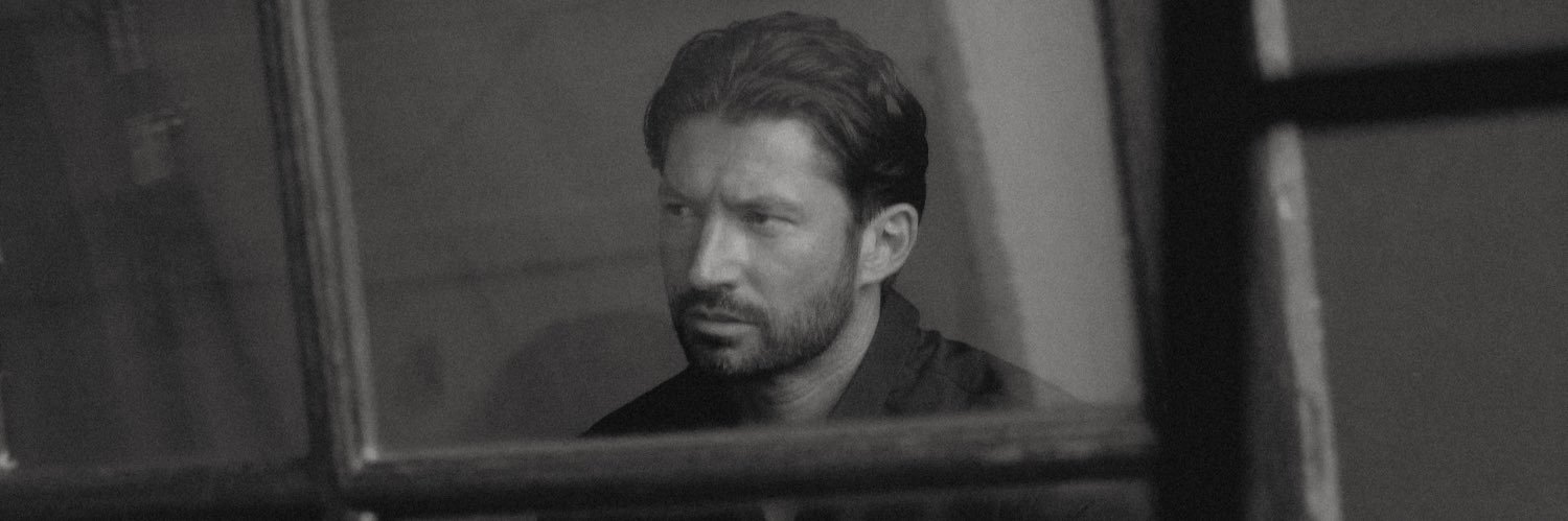 Daniel de Bourg banner