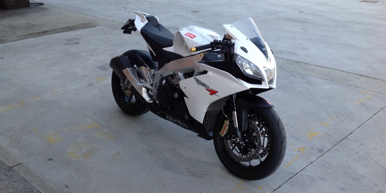 Ale_rsv4's profile banner image
