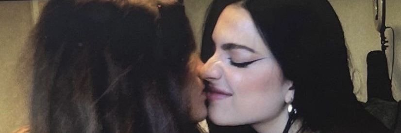 𝓘zumi, U. girl power banner