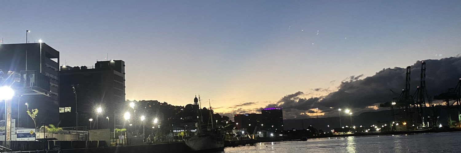almalivra's profile banner image