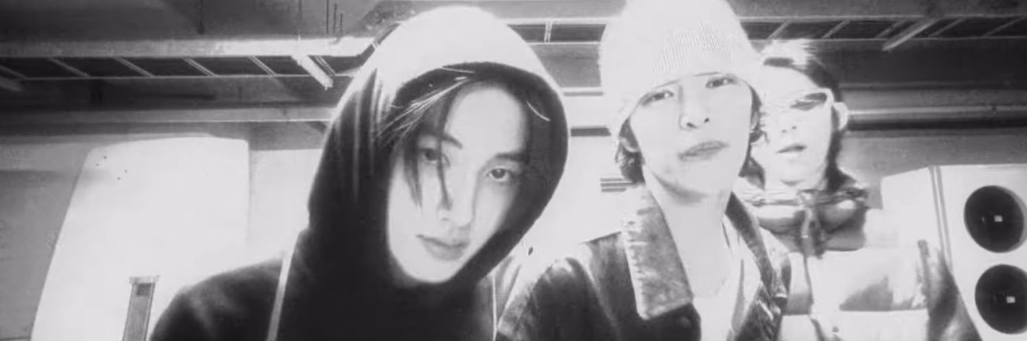𝒎𝒐𝒆 banner