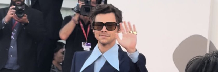 Louvvly's profile banner image