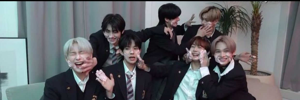 lin enhypen is 7 ! banner