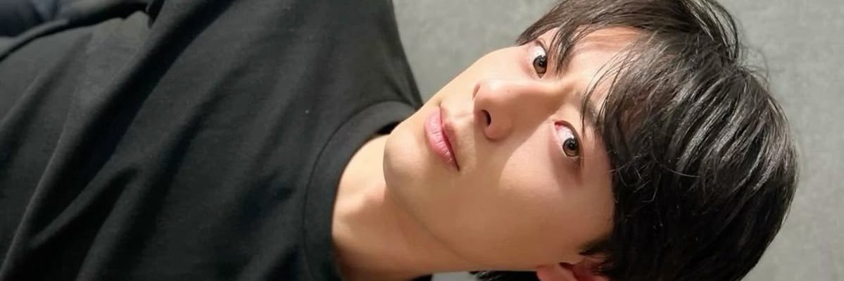 𝐔 banner