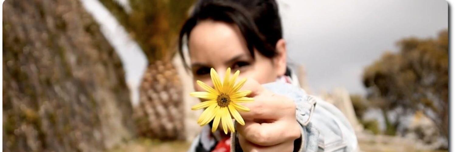 lorituela's profile banner image