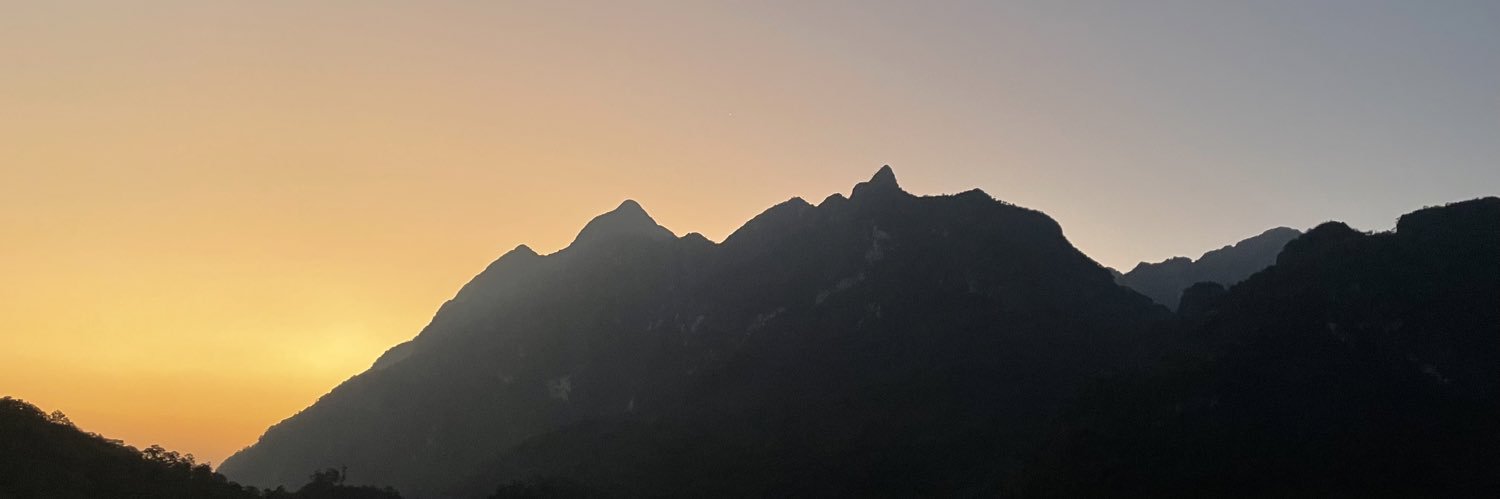 _araom's profile banner image