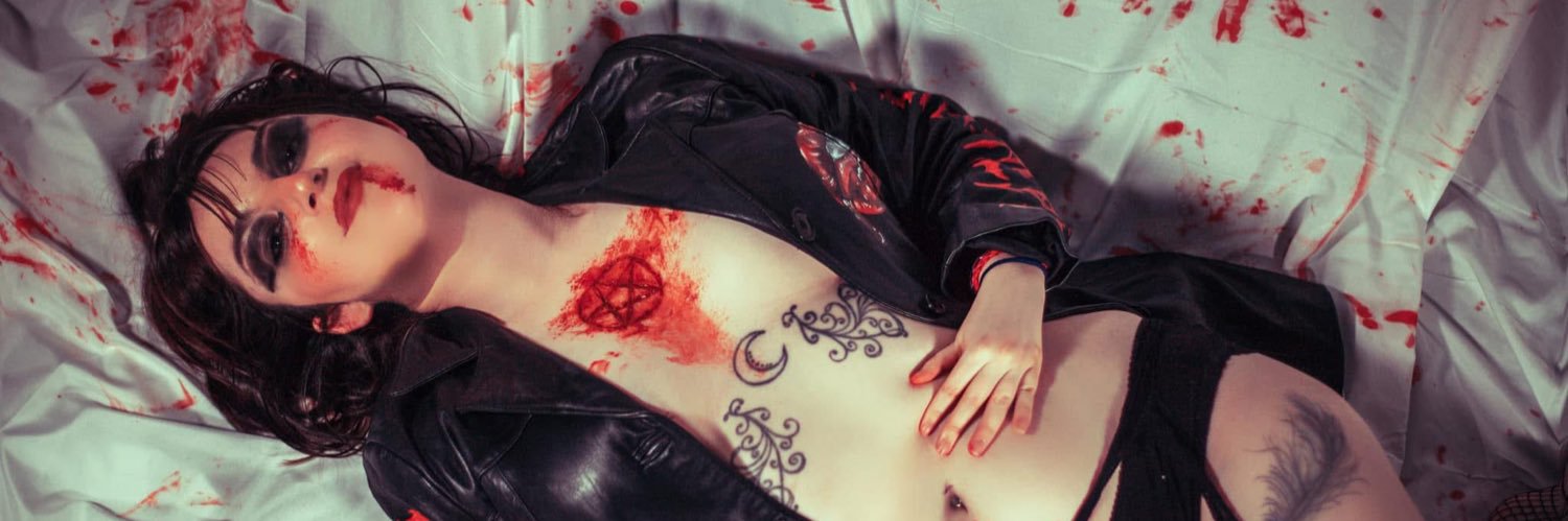 Dee Smith🩸🖤🔮🧙‍♀️ banner