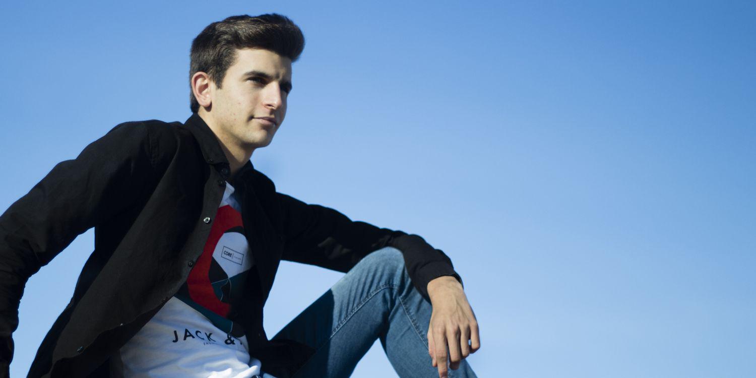 abelarizaa's profile banner image