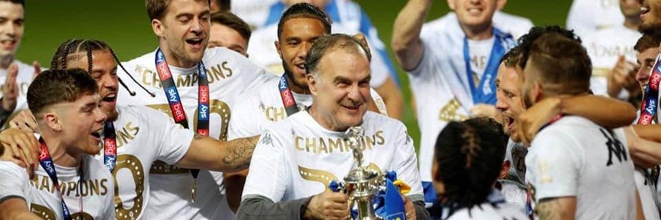 Kelly 🦩 💙🤍💛 banner