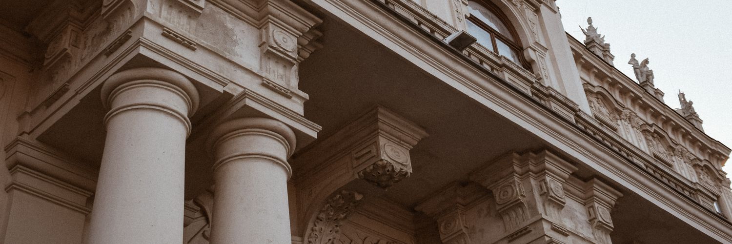 AnneElisabethL's profile banner image