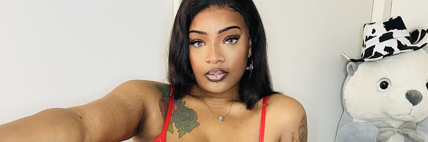 Roxxane215's profile banner image