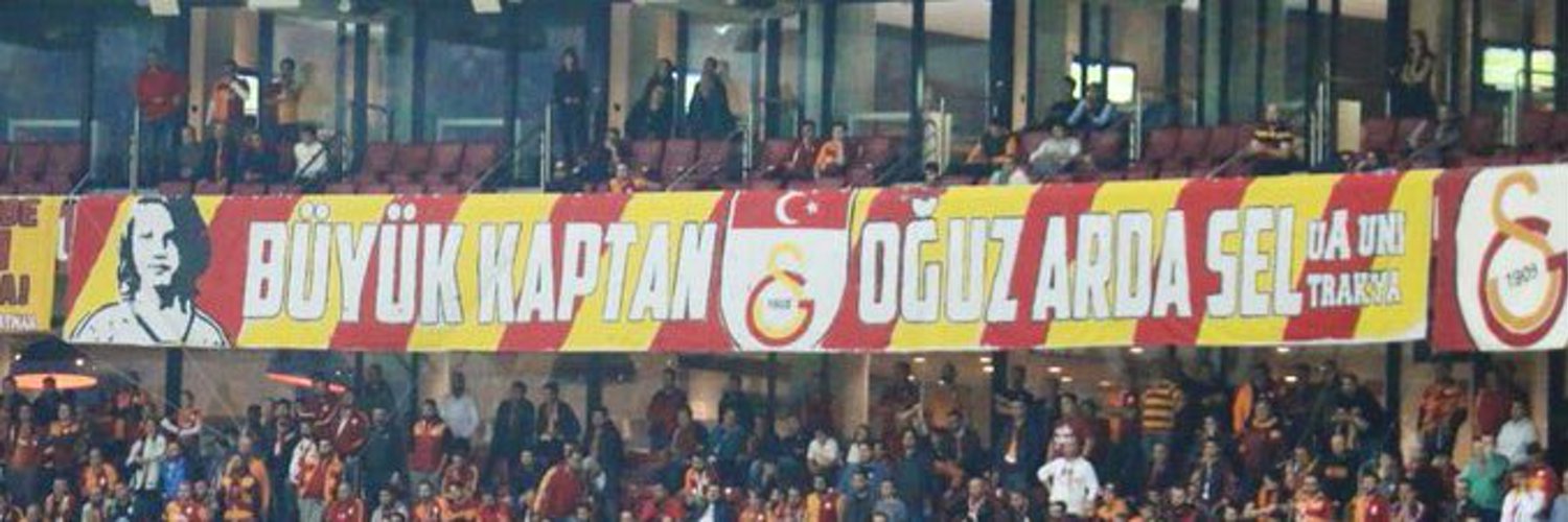 Mısra ÖZ Profile Banner