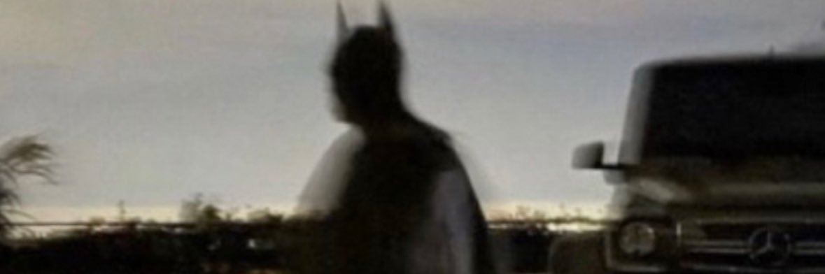 M banner