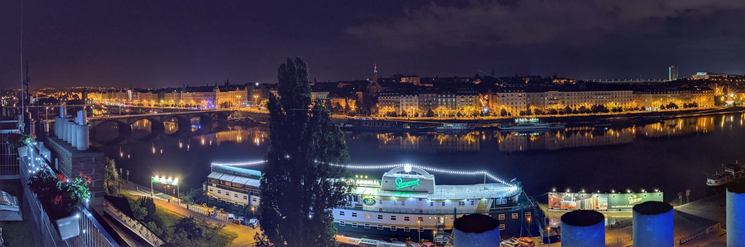 vltavin's profile banner image