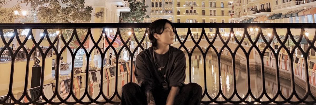 laxctte's profile banner image