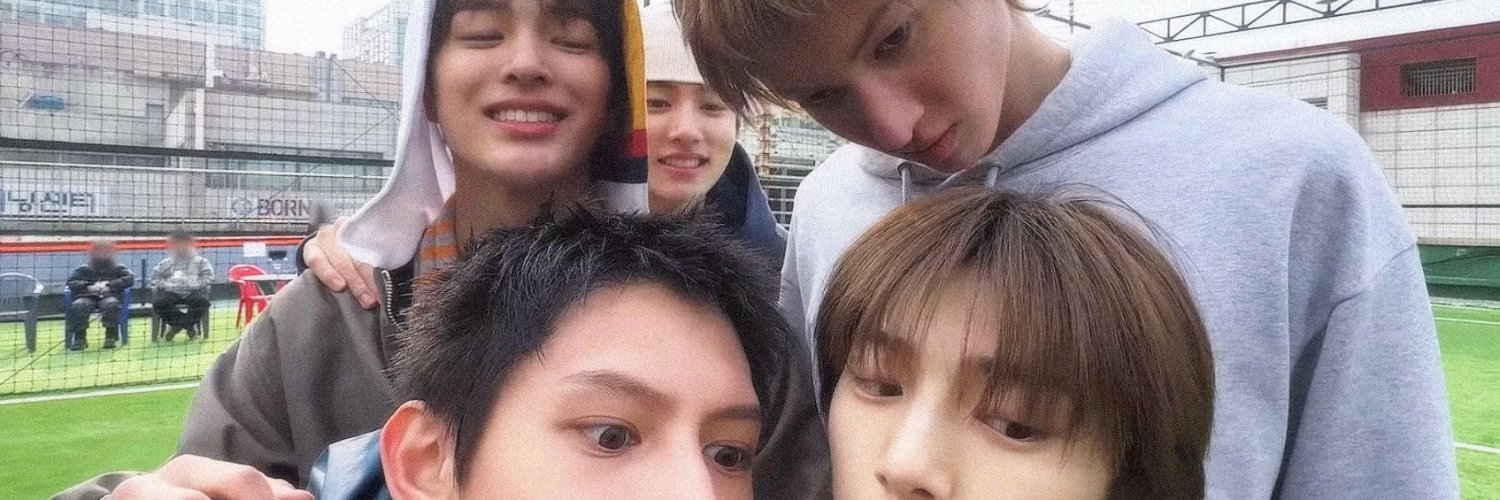 eompongeompong's profile banner image