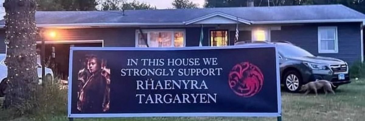 ᗢ the queen who never was banner