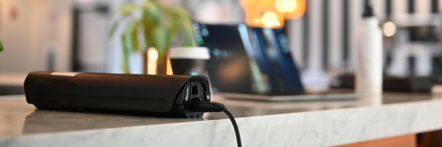 Viktor Köves banner