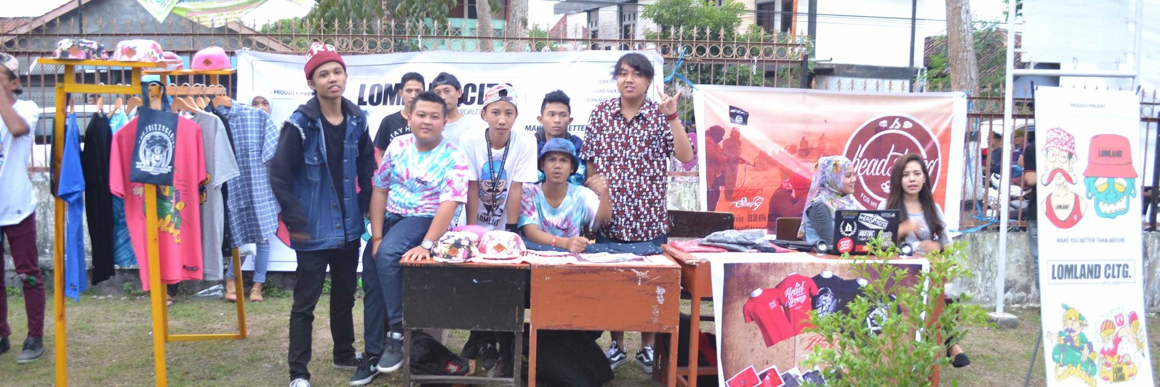 HeadStrong.Cloth banner