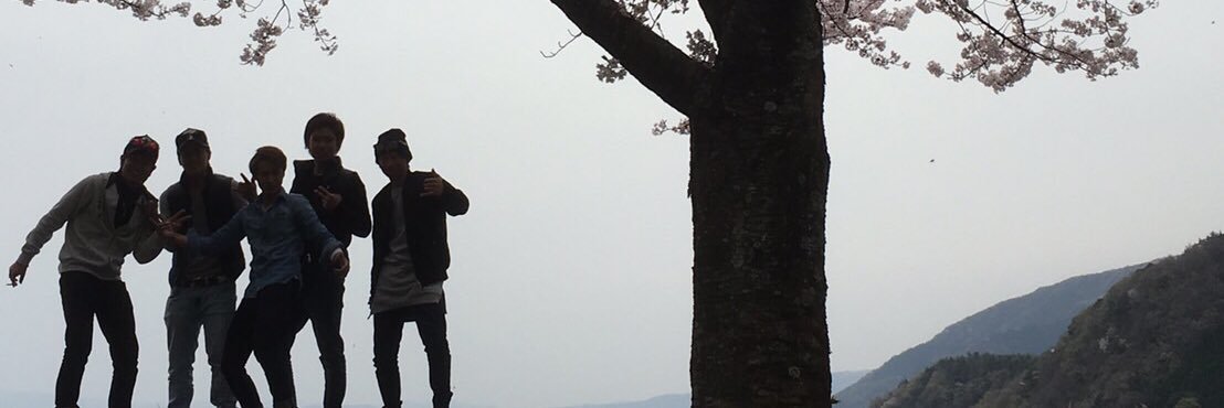 tkrooa's profile banner image