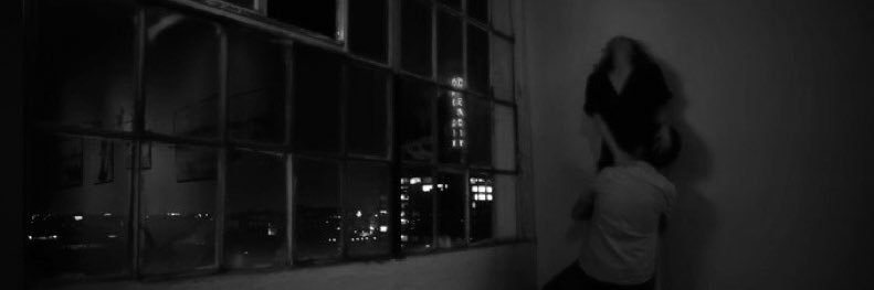 T 👠 banner