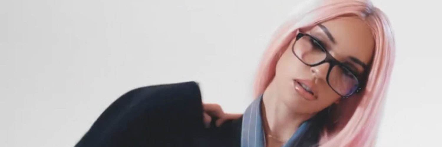 daniela loops banner