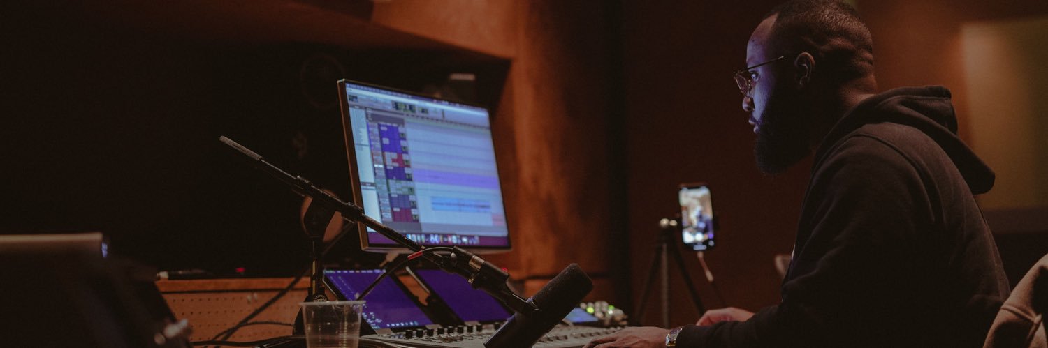 International Show banner