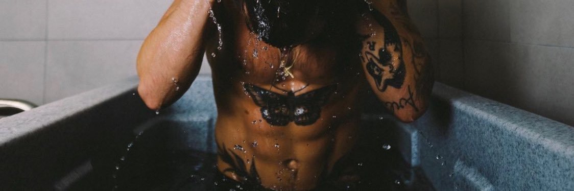 DAYDREAMINCOURT's profile banner image