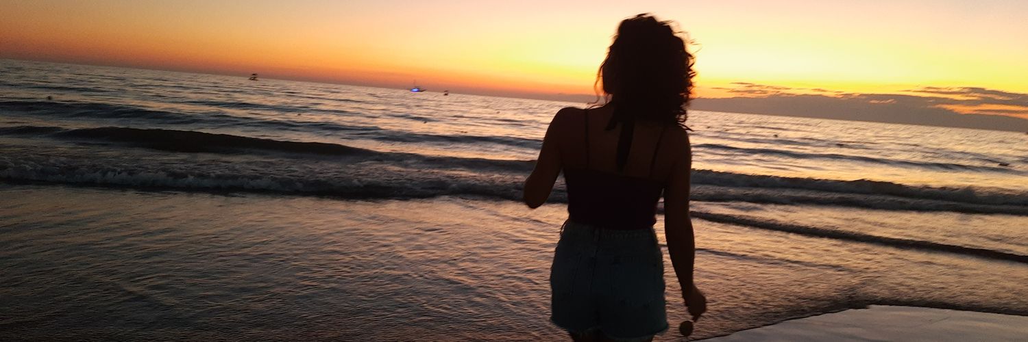 karalar93's profile banner image