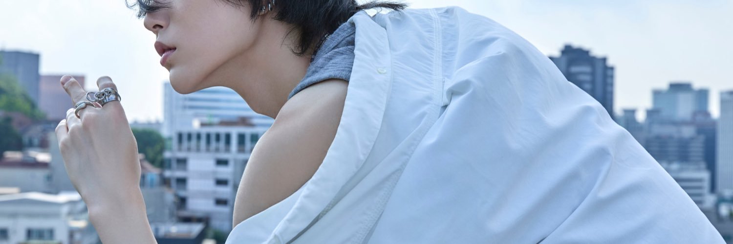 靑's banner