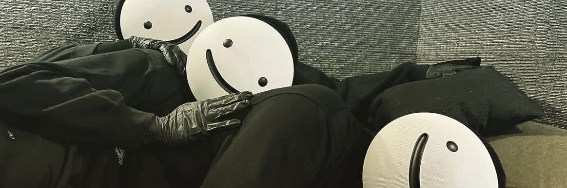 zoya banner
