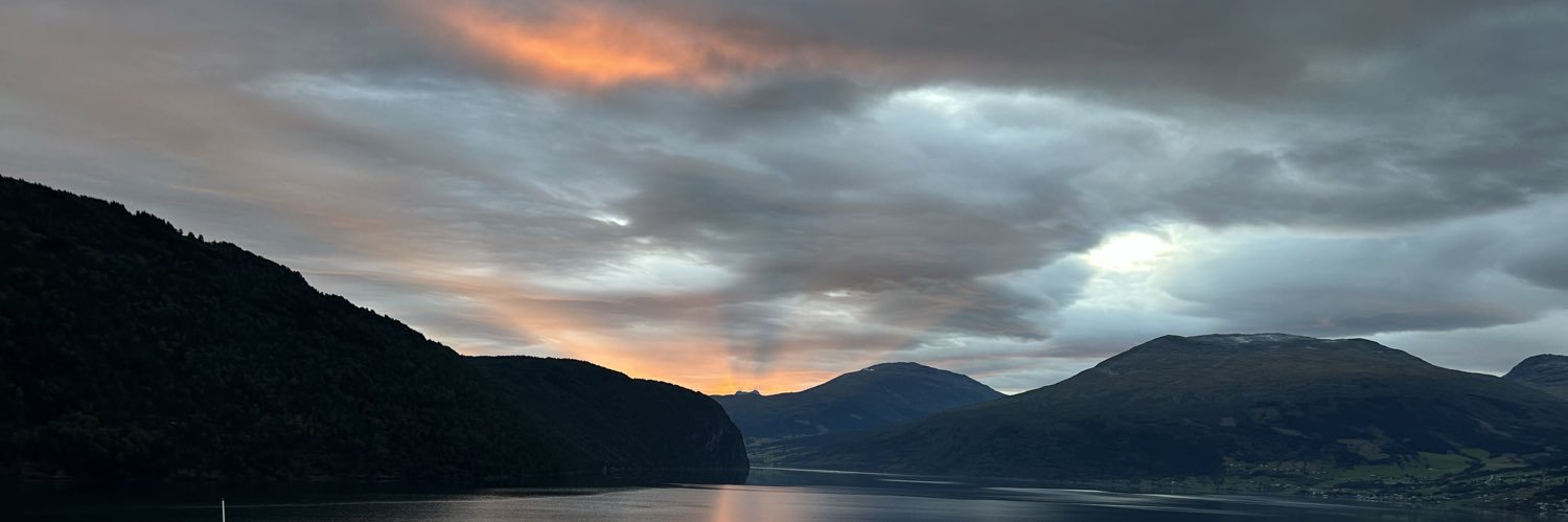 Dr Alan Dolan 💙 banner