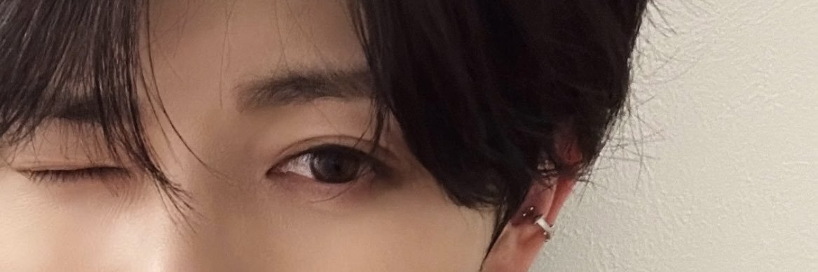 V4373's profile banner image