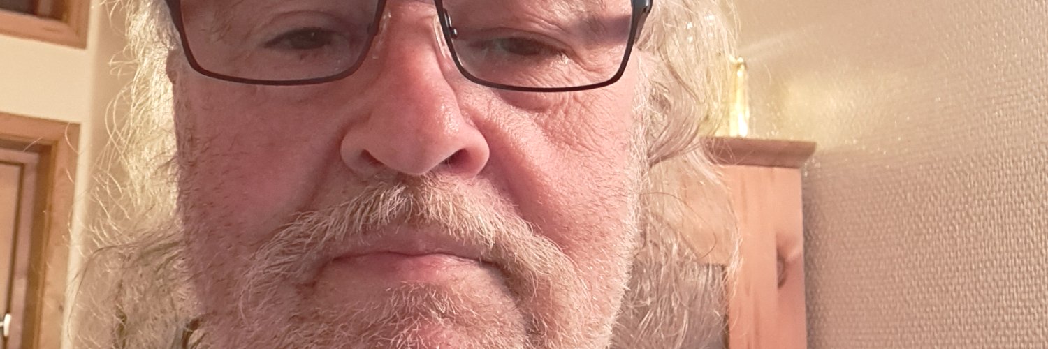 saumsprett's profile banner image