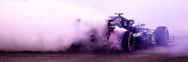 essienelli Profile Banner