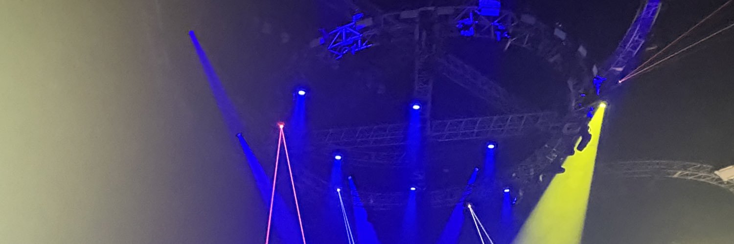 f_x427's profile banner image