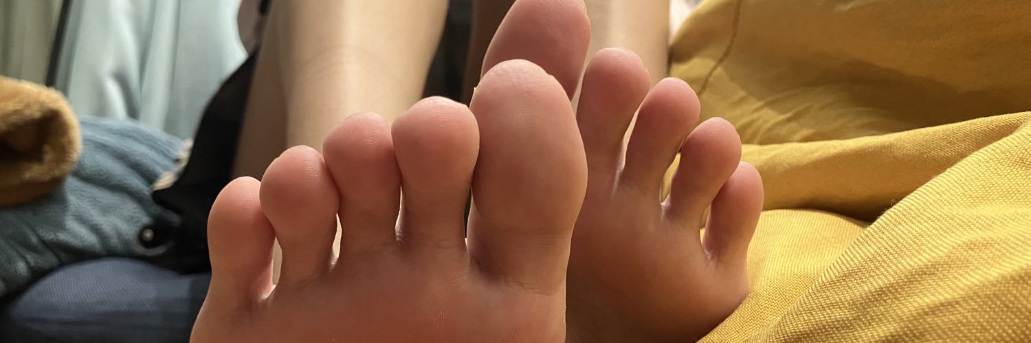 愛穿白襪的悄悄 banner