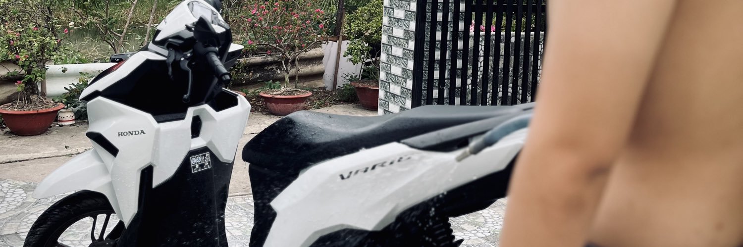 min_menly_'s profile banner image