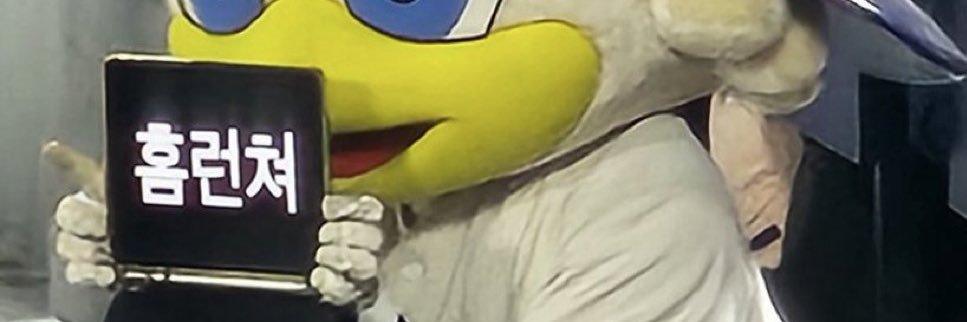lottenow's profile banner image