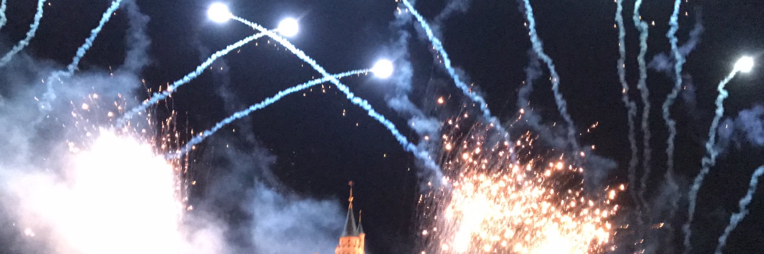 daisilky's profile banner image