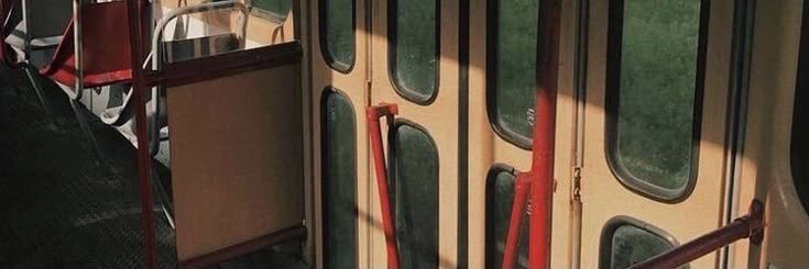 G banner