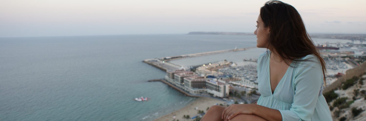 BeaRoblesR's profile banner image