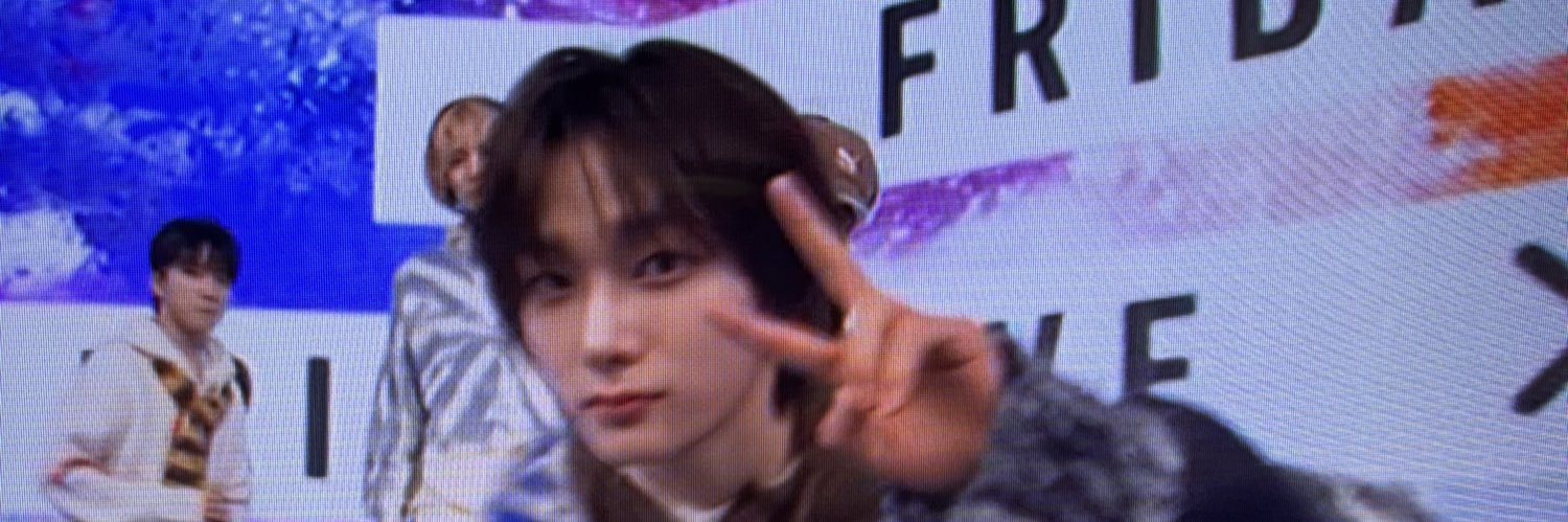 𝐑 banner