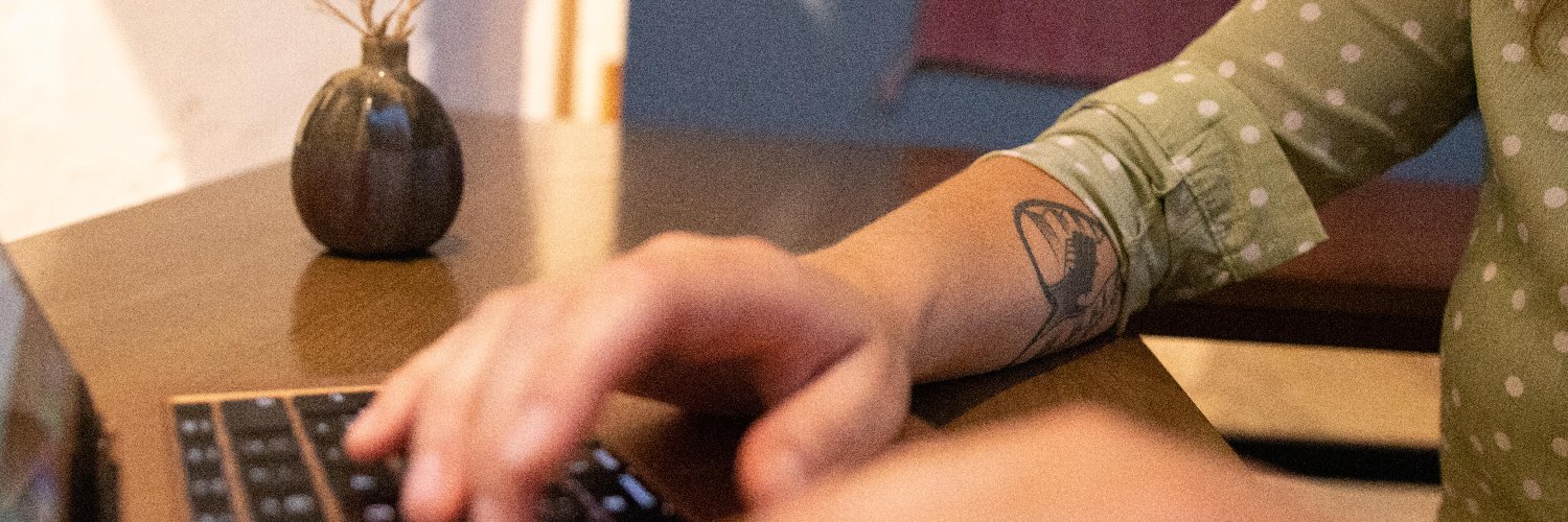 bellagetsbold's profile banner image