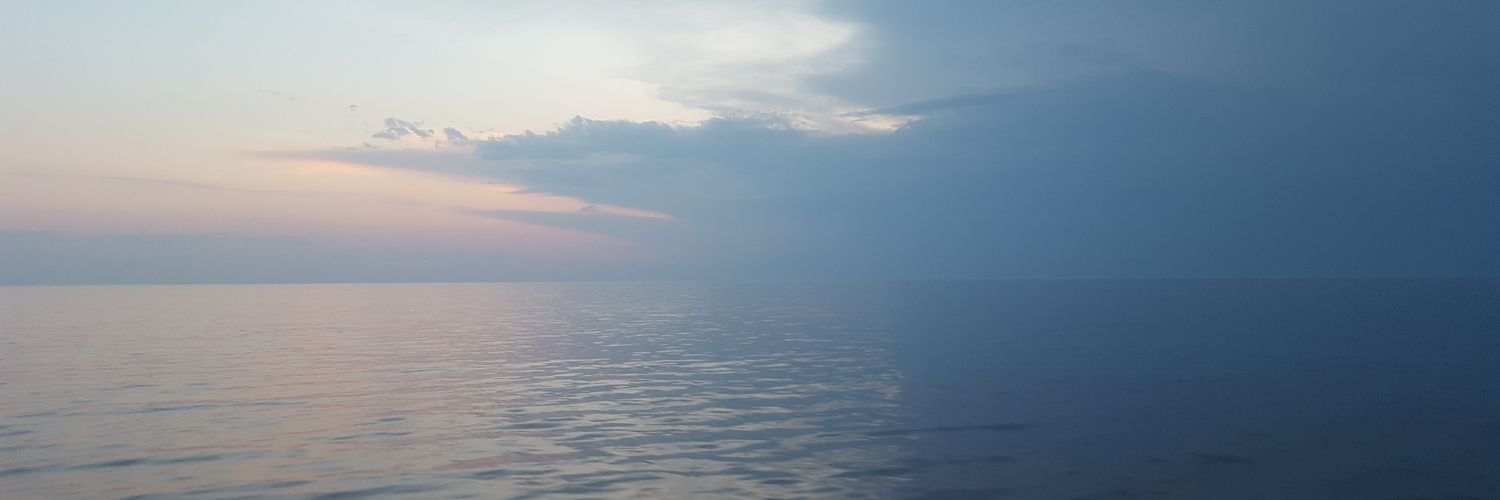AmandaMomb's profile banner image